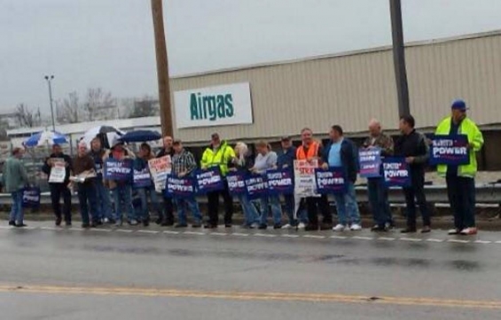 Local 100 strike photo